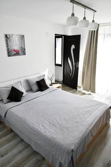 Фото номера Дом для отпуска Гостевой дом Upstairs Residence г. Тыргу-Жиу 11
