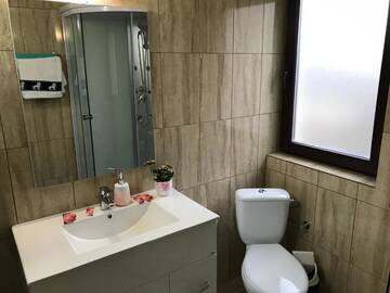 Фото номера Дом для отпуска Гостевой дом Upstairs Residence г. Тыргу-Жиу 14