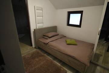 Фото номера Дом для отпуска Гостевой дом Upstairs Residence г. Тыргу-Жиу 5