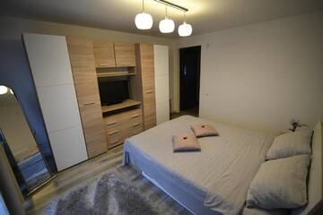 Фото номера Дом для отпуска Гостевой дом Upstairs Residence г. Тыргу-Жиу 4