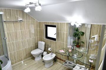 Фото номера Дом для отпуска Гостевой дом Upstairs Residence г. Тыргу-Жиу 7