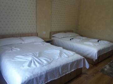 Фото номера Стандартный четырехместный номер Гостевой дом Casa Lipianu г. Тыргу-Жиу 13