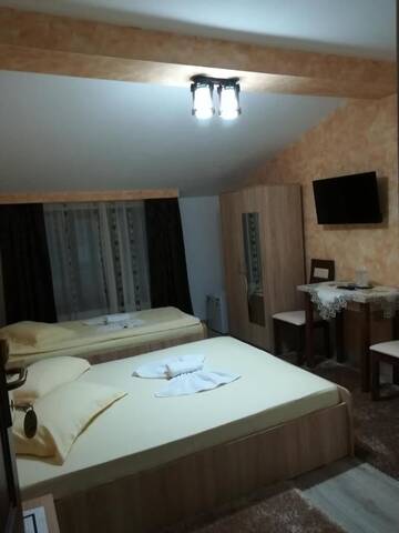 Фото номера Трехместный номер Гостевой дом Casa Lipianu г. Тыргу-Жиу 2