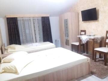 Фото номера Трехместный номер Гостевой дом Casa Lipianu г. Тыргу-Жиу 4