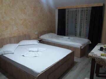 Фото номера Трехместный номер Гостевой дом Casa Lipianu г. Тыргу-Жиу 6
