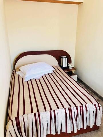 Фото номера Одноместный номер с ванной комнатой Отель Hotel Palace г. Тыргу-Жиу 3