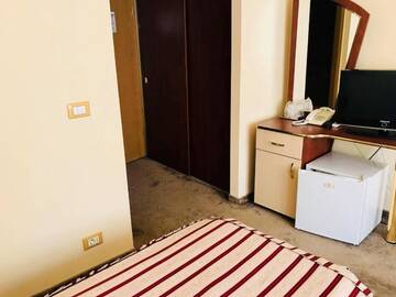 Фото номера Одноместный номер с ванной комнатой Отель Hotel Palace г. Тыргу-Жиу 4