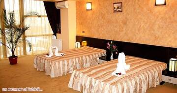 Фото номера Семейный номер Отель Hotel Palace г. Тыргу-Жиу 4