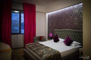 Фото номера Двухместный номер с 1 кроватью и балконом Отель Hotel Rais г. Тыргу-Жиу 11