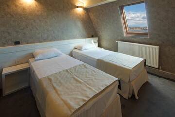 Фото номера Трехместный номер Отель YMY Hotel г. Тыргу-Жиу 4