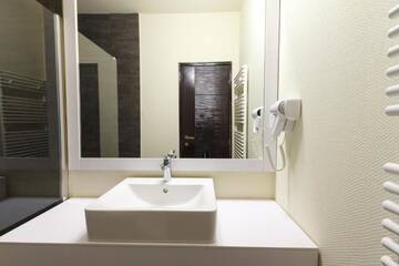 Фото номера Трехместный номер Отель YMY Hotel г. Тыргу-Жиу 7