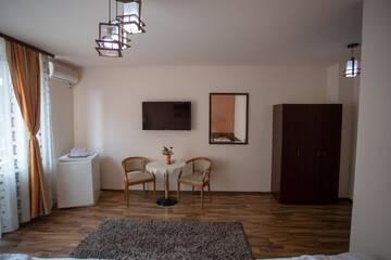 Фото номера Трехместный номер с балконом Гостевой дом Casa Alex г. Тыргу-Жиу 28