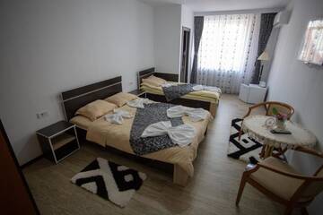 Фото номера Улучшенный трехместный номер Гостевой дом Casa Alex г. Тыргу-Жиу 9