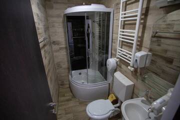 Фото номера Улучшенный трехместный номер Гостевой дом Casa Alex г. Тыргу-Жиу 7