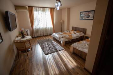 Фото номера Улучшенный трехместный номер Гостевой дом Casa Alex г. Тыргу-Жиу 11