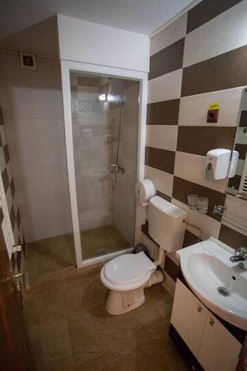 Фото номера Улучшенный трехместный номер Гостевой дом Casa Alex г. Тыргу-Жиу 12