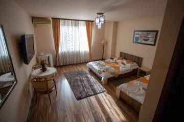 Фото номера Улучшенный трехместный номер Гостевой дом Casa Alex г. Тыргу-Жиу 17
