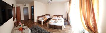 Фото номера Трехместный номер с балконом Гостевой дом Casa Alex г. Тыргу-Жиу 12