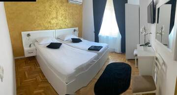 Фото номера Двухместный номер с 2 отдельными кроватями Гостевой дом Casa Cattleya г. Тыргу-Жиу 10