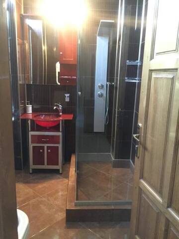 Фото номера Двухместный номер с 2 отдельными кроватями Гостевой дом Casa Onyx г. Тыргу-Жиу 8