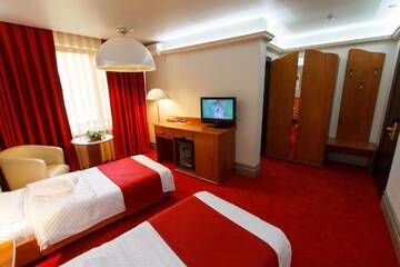 Фото номера Двухместный номер с 2 отдельными кроватями Отель Hotel Anna г. Тыргу-Жиу 3