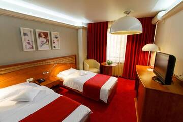 Фото номера Двухместный номер с 2 отдельными кроватями Отель Hotel Anna г. Тыргу-Жиу 2
