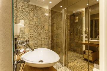 Фото номера Улучшенный двухместный номер с 1 кроватью Отель Hotel Anna г. Тыргу-Жиу 10