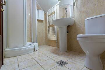 Фото номера Стандартный двухместный номер с 1 кроватью Гостевой дом Boutique Hotel Danielescu г. Тыргу-Жиу 4