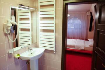 Фото номера Стандартный двухместный номер с 1 кроватью Отель Hotel Anna Junior г. Тыргу-Жиу 23