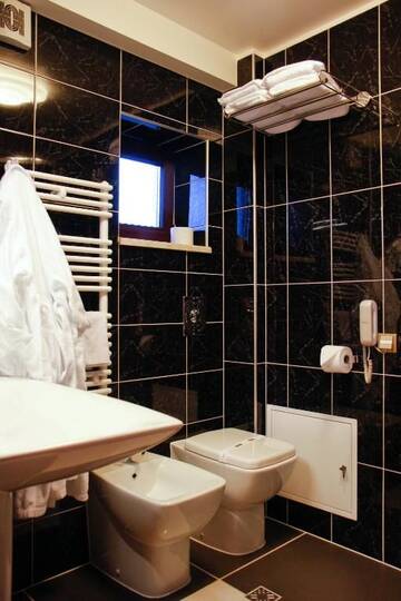 Фото номера Стандартный двухместный номер с 1 кроватью Отель Hotel Anna Junior г. Тыргу-Жиу 33