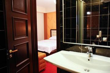 Фото номера Стандартный двухместный номер с 2 отдельными кроватями Отель Hotel Anna Junior г. Тыргу-Жиу 10